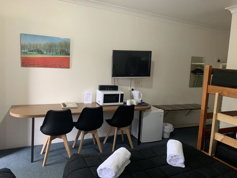 Valley View Motel - Holiday Cairns 1