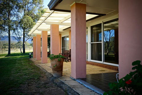 Verona Vineyard Cottage - Holiday Cairns 1