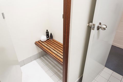 Vickery House 8 Bedroom Flat - Holiday Cairns 3