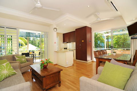 Verandahs Boutique Apartments - Holiday Cairns 2