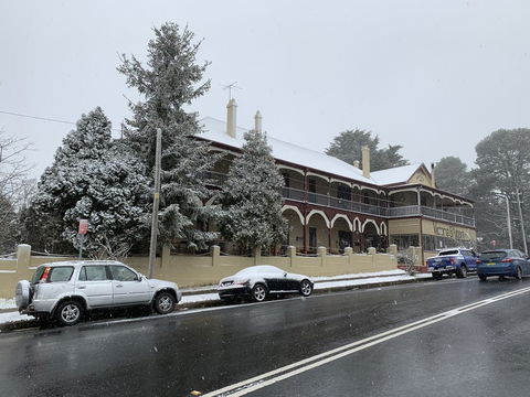 Victoria Albert Guest House Bar Cafe And Restaurant - Holiday Cairns 0