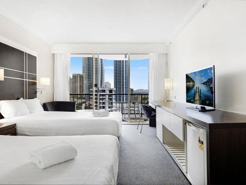 View - In Heart Of Surfers Paradise - Holiday Cairns 3