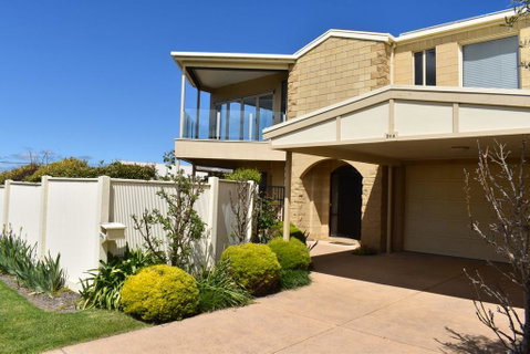 VIEWS FOREVER - INVERLOCH - Holiday Cairns 0
