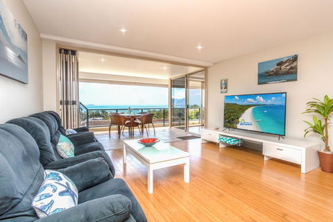 VIEWS ON ELSHEBY - Holiday Cairns 0
