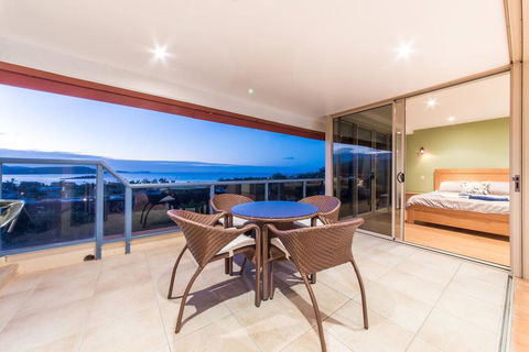 VIEWS ON ELSHEBY - Holiday Cairns 2
