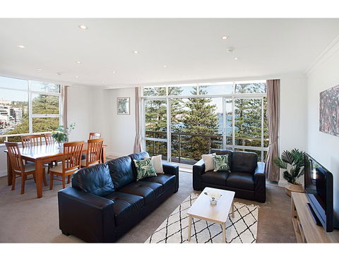 View Of Manly Pines And Waves From Large Apartment - Holiday Cairns 0