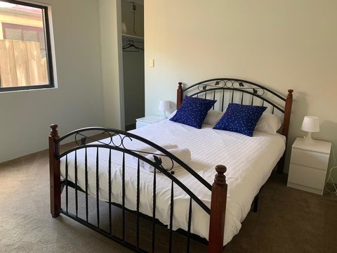 Views On Spencer - Holiday Cairns 1