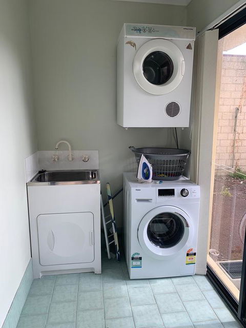 Views On Spencer - Holiday Cairns 3