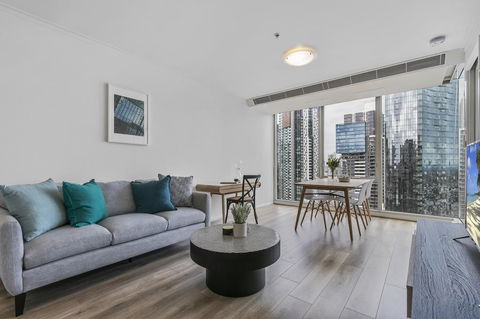 Views And Hotel-style Extras In A Great Location - Holiday Cairns 2