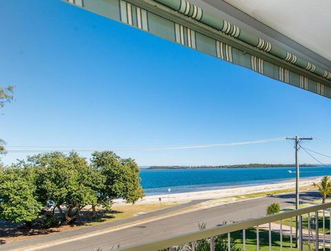 VIEWS VIEWS VIEWS! Front Top Floor Waterfront Unit - Chnook Apartments South Esp, Bongaree - Holiday Cairns 0