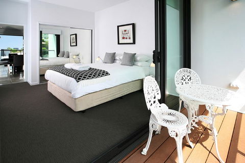 Views From Red Hill - Modern And Spacious Split-Level Executive 3BR Red Hill Apartment Close To CBD - Holiday Cairns 3