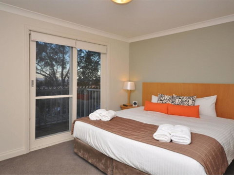 Villa 3br Bordeaux Resort Condo Located Within Cypress Lakes Resort (nothing Is More Central) - Holiday Cairns 2