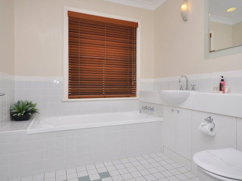 Villa 3br Vista Resort Condo Located Within Cypress Lakes Resort (nothing Is More Central) - Holiday Cairns 1