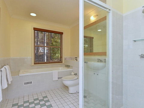 Villa Executive 2br Pokolbin Resort Condo Located Within Cypress Lakes Resort (nothing Is More Central) - Holiday Cairns 2
