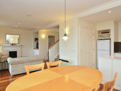 Villa Executive 2br Rose Resort Condo Located Within Cypress Lakes Resort (nothing Is More Central) - Holiday Cairns 3