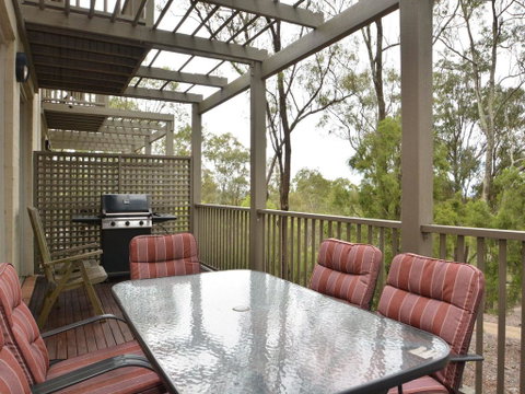 Villa Executive 2br Rose Resort Condo Located Within Cypress Lakes Resort (nothing Is More Central) - Holiday Cairns 2