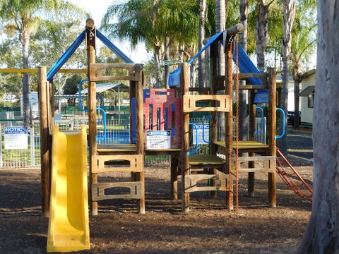 Villa Holiday Park - Holiday Cairns 1