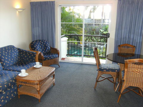 Villa Vaucluse Apartments - Holiday Cairns 1