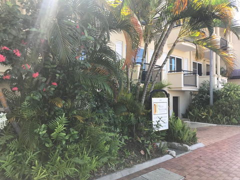 Villa Vaucluse Apartments - Holiday Cairns 0