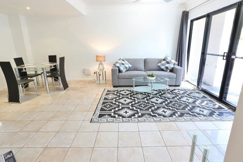 Villa Via Veneto - Holiday Cairns 0