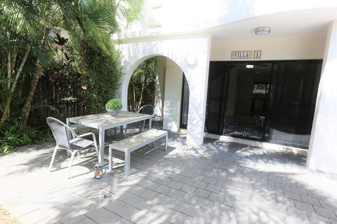 Villa Via Veneto - Holiday Cairns 1