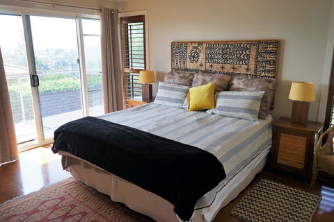Villa With Views & Pool - Holiday Cairns 3