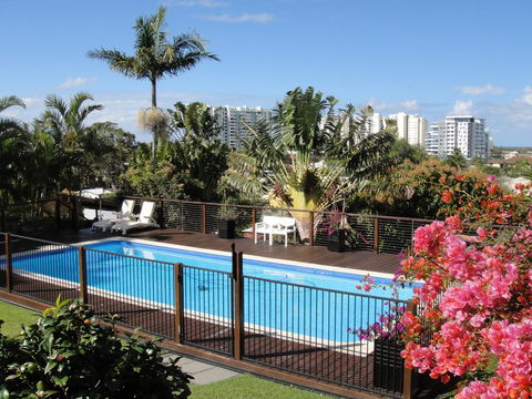 Villa With Views & Pool - Holiday Cairns 0