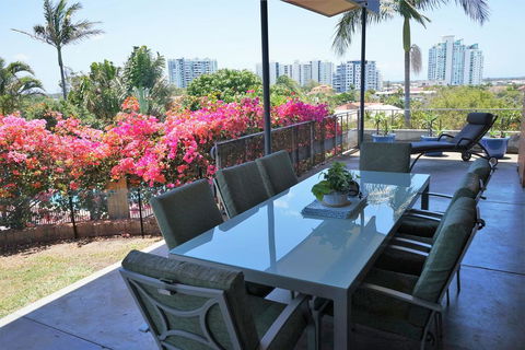 Villa With Views & Pool - Holiday Cairns 2
