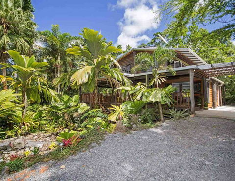 Villa Zena - Holiday Cairns 0