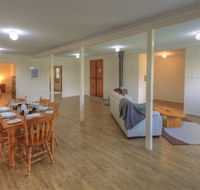 Village Stays Coldstream Gallery Bungalow - Holiday Cairns