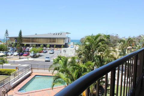 Voyager Resort - Holiday Cairns 1