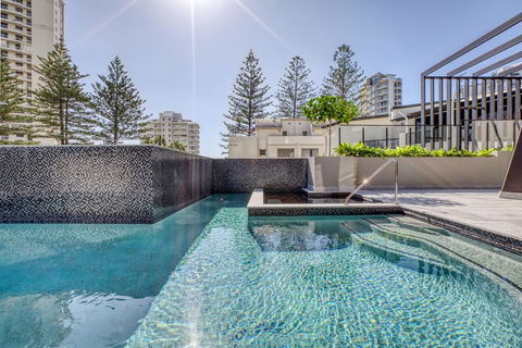 Vue Broadbeach - Holiday Cairns 2