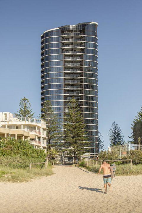 Vue Broadbeach - Holiday Cairns 3