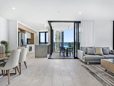 Vue Broadbeach Private 2 Bed Ocean View - Holiday Cairns 1