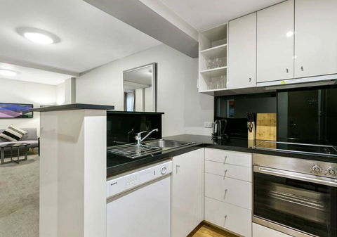 Walk To The MCG, The Tan, Botanic Gardens & Train - Holiday Cairns 1