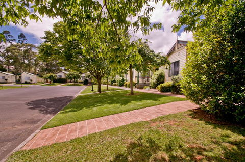 Warragul Gardens Holiday Park - Holiday Cairns 1