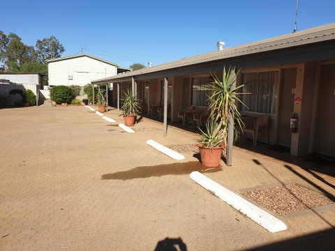 Warrego Motel - Holiday Cairns 1