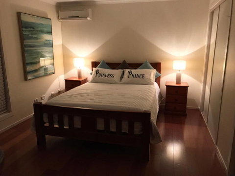 Water Front Room - Holiday Cairns 0
