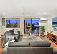 Waterfront boutique apartment - Personal concierge - Holiday Cairns