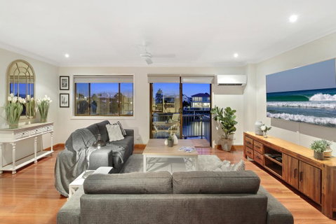 Waterfront Boutique Apartment - Personal Concierge - Holiday Cairns 0