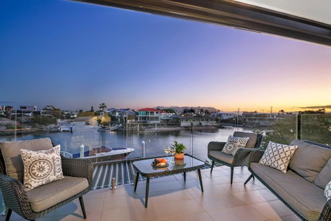 Waterfront Boutique Apartment - Personal Concierge - Holiday Cairns 1