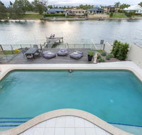 Waterfront Entertainer - Holiday Cairns