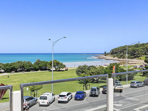 WATERFRONT SEVEN - In The Heart Of Lorne - Holiday Cairns 2