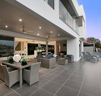 Waterfront Splendour - Holiday Cairns