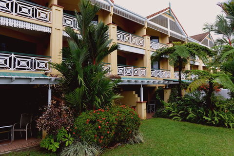 Waterfront Terraces - Holiday Cairns 2
