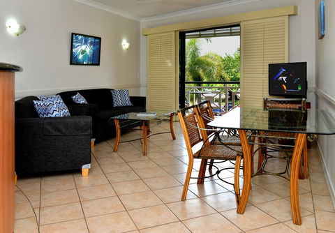 Waterfront Terraces - Holiday Cairns 3