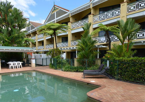 Waterfront Terraces - Holiday Cairns 1