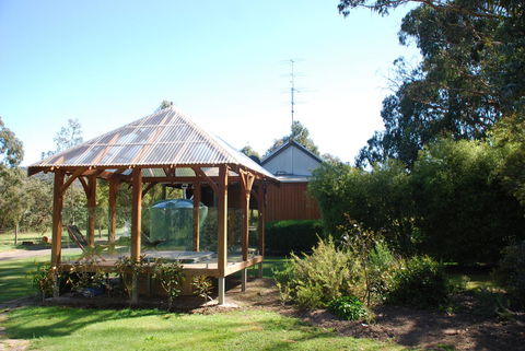Bluegum Ridge Cottages - Holiday Cairns 25