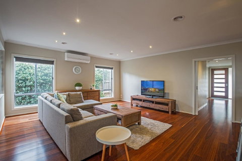 Nautical Rise Torquay - Holiday Cairns 0