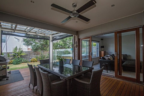 Nautical Rise Torquay - Holiday Cairns 4